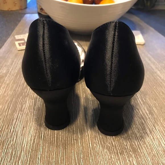 💄💃🏽 Ellie Satin Dance Shoes - Picture 5 of 8